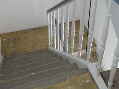Verlegung Teppichboden Treppe Vorher
